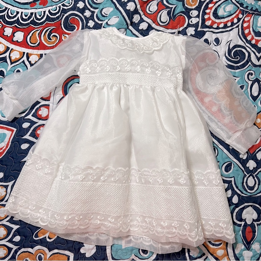 Girls White Organza Party Wedding dress
Size 2-3